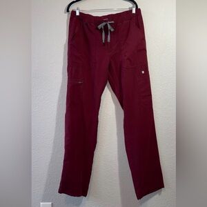 Figs scrub straight leg, cargo women’s size medium maroon color